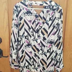 Jennifer Lopez Tops - Jennifer Lopez xl geometric print blouse Jennifer Lopez Tops - Jennifer Lopez xl geometric print blouse
